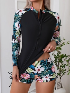 Détail du maillot de bain à fleurs manches longues avec zip frontal et imprimé tropical