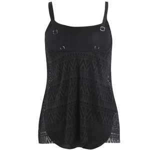 Détail du haut de tankini noir avec dentelle au crochet et boucles métalliques réglables
