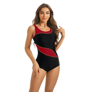 Maillot de bain sport une pièce pour femme noir et rouge avec détails jaunes sur fond blanc