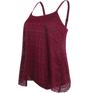 Détail du haut de bikini bordeaux en dentelle avec bretelles réglables et crochet