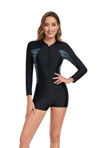Détail du zip frontal et de l'imprimé sur le maillot de bain manches longues noir