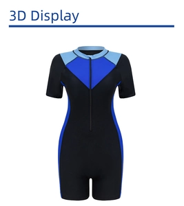 Detalle del traje de surf de manga corta con cremallera frontal y diseño tricolor