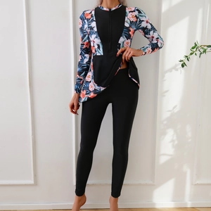 Maillot de surf manches longues femme avec haut à imprimé tropical et bas noir taille haute