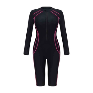 Maillot de bain de surf une pièce à manches longues pour femme avec zip en noir rose