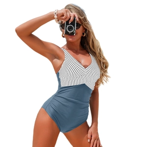 Maillot de bain une pièce rayé pour femme avec haut croisé et côtés froncés gainants