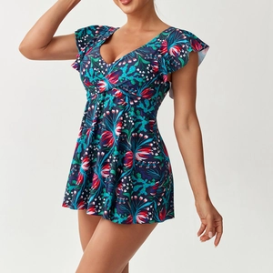 Détail d'un maillot de bain tankini floral à manches volantées et col en V imprimé
