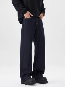 Jean bleu foncé pour hommes, coupe droite et large avec coutures jaunes contrastées