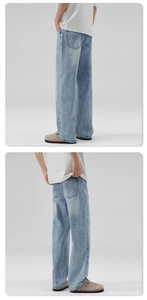 Vue arrière détaillée du jean large pour homme en denim bleu clair délavé vintage