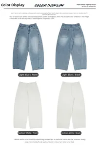 Vue à plat montrant les détails avant et arrière des jeans larges blancs et bleu clair