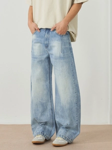 Jean large pour homme bleu clair délavé vintage avec une coupe droite et décontractée