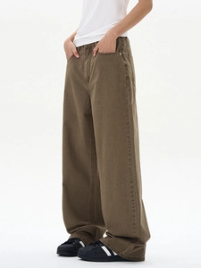 Retro loose straight-leg dark brown wide-leg jeans styled with casual striped sneakers
