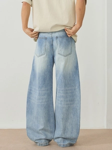 Jean denim bleu clair délavé pour homme, coupe large décontractée avec poches arrière