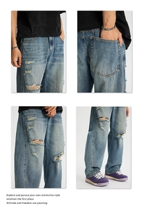 Dettagli di jeans azzurri che mostrano la texture del denim lavato e le ginocchia strappate
