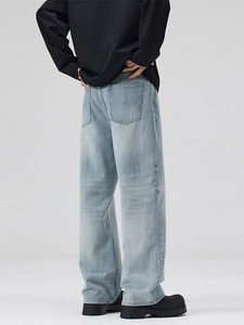 Jean droit homme délavé bleu clair style vintage streetwear avec une coupe large et ample