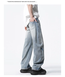 Gros plan sur le denim délavé vintage avec moustaches et détails de couture latérale