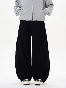 Vue détaillée du pantalon noir large incurvé au style vintage américain décontracté
