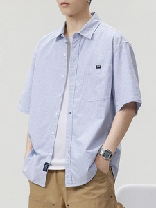 Men's loose striped short sleeve shirt with chest pocket and blue white stripes