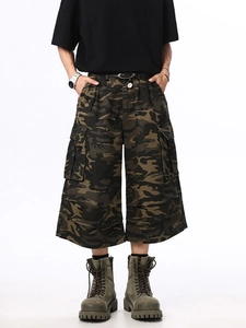 Men's camouflage cargo capri pants with wide-leg fit and large flap side pockets