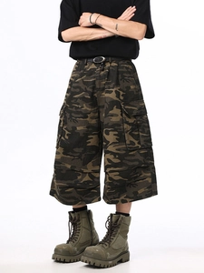 Men's loose camouflage cargo shorts in dark green jungle print with large pockets