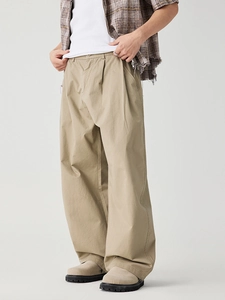 Men's khaki pleated cargo pants with wide leg straight cut and vintage street style