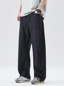 Lockere Herren-Freizeithose aus schwarzem, schnelltrocknendem Stoff für den Sommer