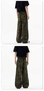 Rear view detail of loose-fit camouflage cargo pants with elastic waist and large back pockets