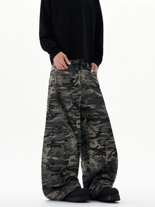 Streetwear camouflage cargo pants with wide-leg design and multi-pockets for men and women