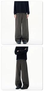 Detail der tiefgrauen Baumwollhose mit weitem Bein und klassischem Five-Pocket-Design
