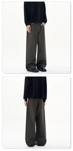 Detailansicht der dunkeloliven Baumwollhose mit weitem Bein, Premium-Naht und lockerem Sitz