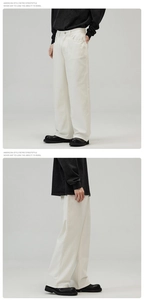 Makro-Detail einer weißen Straight-Leg-Denim-Hose mit Retro-Streetstyle und hoher Taille