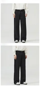 Vista dettagliata dei jeans baggy neri foderati in pile da uomo in stile moda high-street