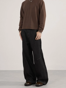 Retro loose straight wide-leg jeans with contrast stitching and dark brown t-shirt