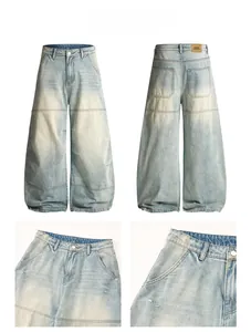 Détails du jean large bleu clair délavé avec écusson en cuir et finitions de couture