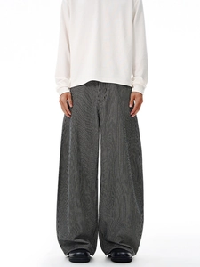 Pantalon en jean rétro gris à rayures verticales et coupe large pour un style minimaliste
