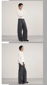 Dettaglio dei pantaloni cargo grigi larghi con camicia di cotone bianca a maniche lunghe