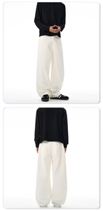 Weiße Cleanfit-Hose mit weitem Bein, geschwungenem Patchwork-Design und minimalistischem Schnitt