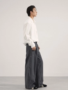 Pantaloni cargo uomo stile rétro a gamba larga in grigio scuro con cuciture e rivetti