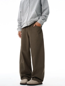 Braune Herren-Arbeitshose mit weitem Bein, Twill-Struktur und lockerem Retro-Schnittmuster