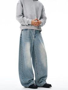 Men's wide-leg silhouette jeans in washed blue denim with a loose streetwear fit