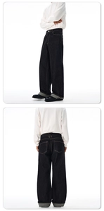 Detailansicht der schwarzen Wide-Leg-Jeans mit großen Aufschlägen und V-Schlaufe hinten