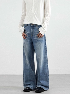 Jean large bleu clair rétro avec texture délavée vintage et coupe ample pour hommes et femmes