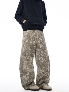 Jeans da donna a gamba larga con stampa leopardata, vestibilità comoda e stile streetwear