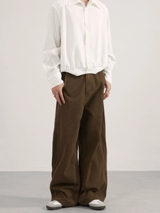Men's American retro deconstructed white shirt and oversized dark brown wide-leg jeans outfit