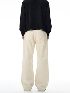 Jeans a zampa bianco crema stile high street americano, denim in cotone cleanfit vista posteriore
