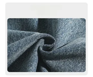 Vista macro della trama del tessuto denim indaco con armatura a saia visibile