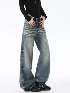 Jeans svasati blu lavaggio retrò con dettaglio baffi ed estetica vintage a vita alta