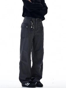 Pantaloni cargo retrò grigio scuro da uomo con tasche laterali e catena decorativa