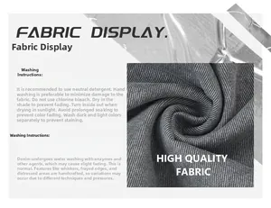 Vista macro della trama denim tie-dye e istruzioni per la cura del lavaggio dei capi