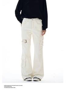 Detail of cream cargo pants with metallic buckle strap and multi-pocket street style design