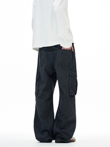 Men's American style loose multi-pocket dark grey cargo pants with wide-leg cut